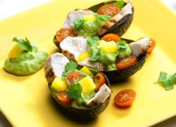 Avocado-Hähnchen-Salat mit Avocado-Dip