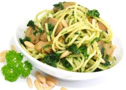 Low Carb Spaghetti mit Spinat-Pesto