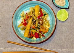 Asia-Wok-Gemüse mit Konjak Nudeln