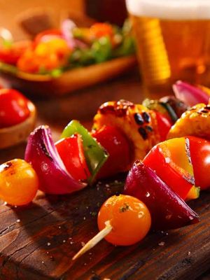 Gegrillte Gemüsespieße mit Mais