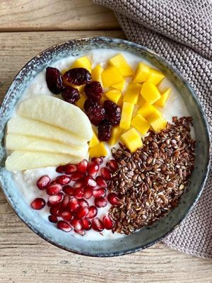 Joghurt-Früchte-Bowl mit Leinsamen