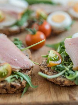 Low Carb Brot mit Rucola und Forelle