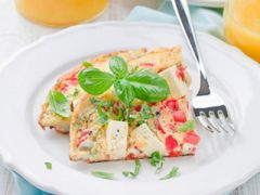 Low Carb Omelett mit Feta und Tomaten