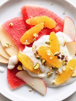 Melone mit Apfel, Joghurt und Orange