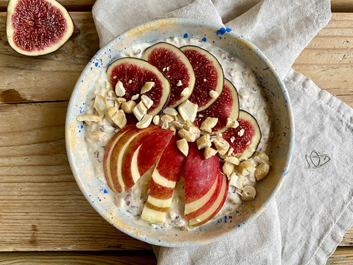 Apfel-Feigen-Frühstück mit Haferflocken - lowcarbrezepte.org