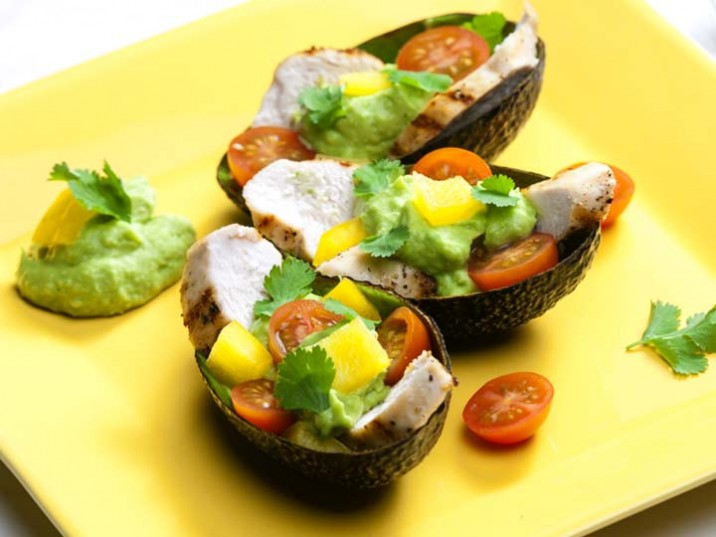 Avocado-Hähnchen-Salat mit Avocado-Dip Avocado-Hähnchen-Salat mit Avocado-Dip