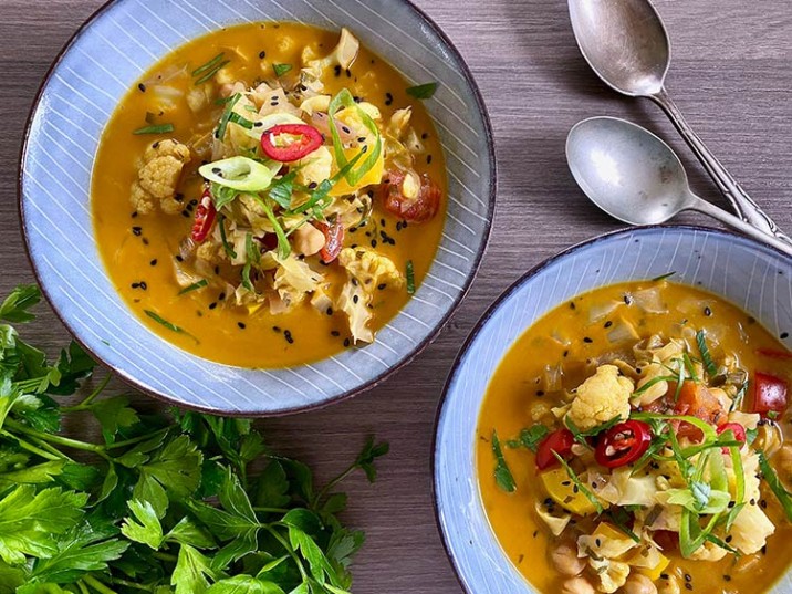 Blumenkohl-Curry mit Paprika und Chili