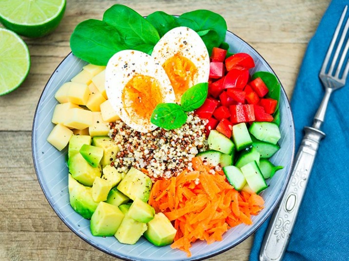 Buddha Bowl mit Avocado und Quinoa Buddha Bowl mit Avocado und Quinoa