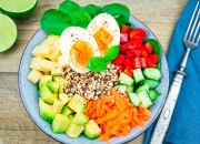 Buddha Bowl mit Avocado und Quinoa