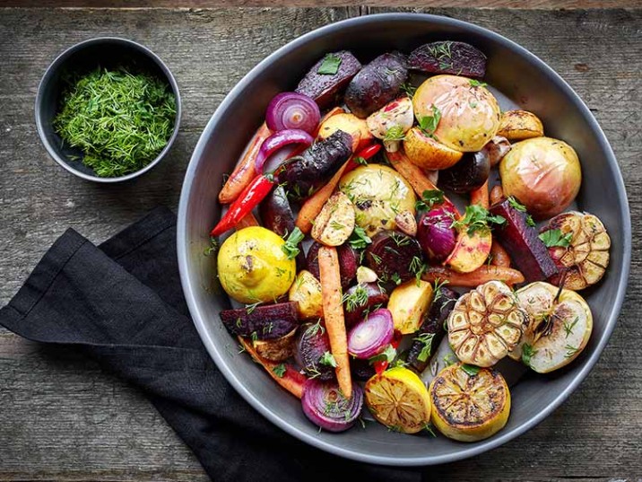 Bunte Gemüsepfanne mit Winteräpfeln Bunte Gemüsepfanne mit Winteräpfeln