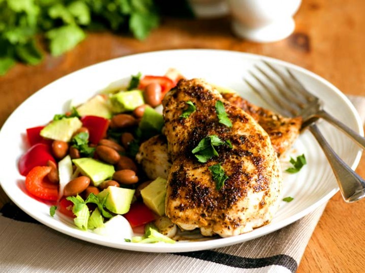 Cajun Chicken mit Avocado-Bohnen Salat Cajun Chicken mit Avocado-Bohnen Salat
