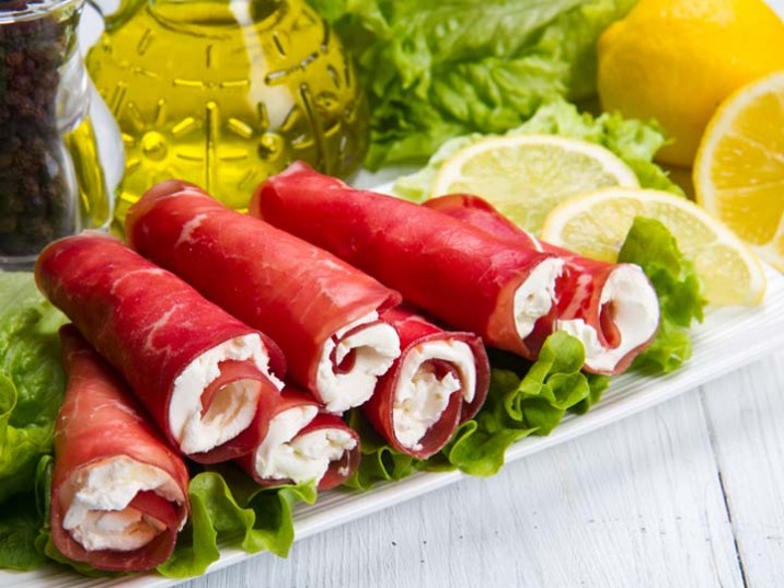 Carpaccio-Röllchen mit Frischkäsefüllung Carpaccio-Röllchen mit Frischkäsefüllung