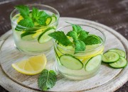 Detox Wasser mit Gurke, Zitrone und Minze