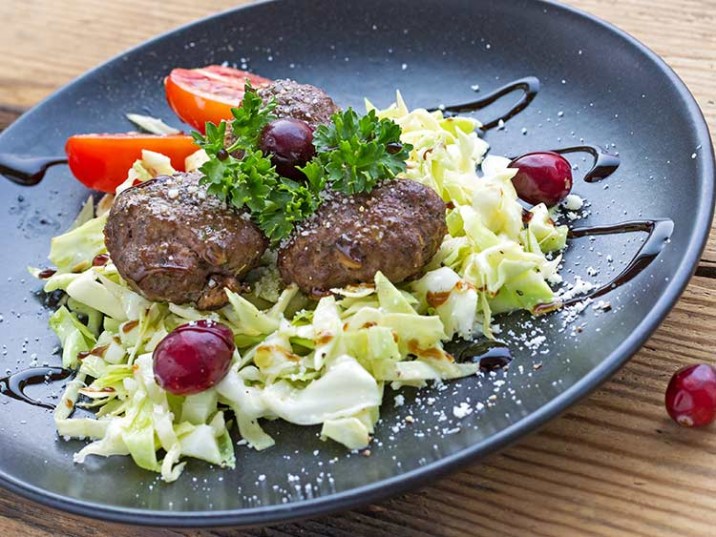 Fleischbällchen und Kohlsalat Fleischbällchen und Kohlsalat