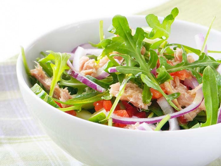 Frischer Salat mit Thunfisch Frischer Salat mit Thunfisch