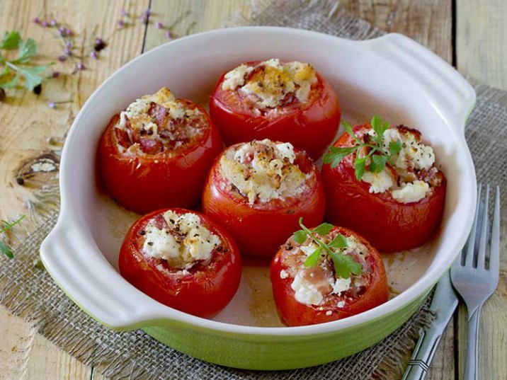 Gebackene Tomaten mit Schinken-Feta-Füllung
