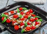 Gegrillte Auberginen mit Feta-Käse und Kirschtomaten