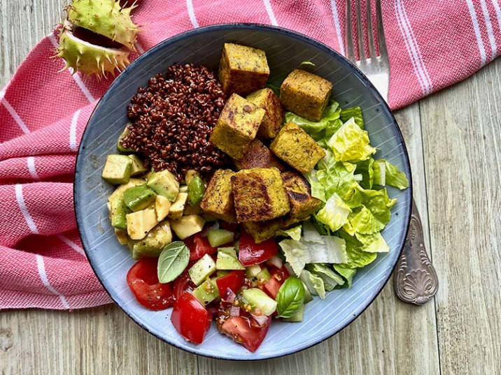 Gemüse Bowl mit Quinoa und Kofu Gemüse Bowl mit Quinoa und Kofu