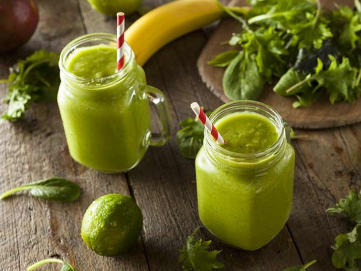 Grüner-Smoothie mit Limette und Avocado - lowcarbrezepte.org
