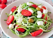 Gurken-Salat mit Tomaten, Oliven und Feta
