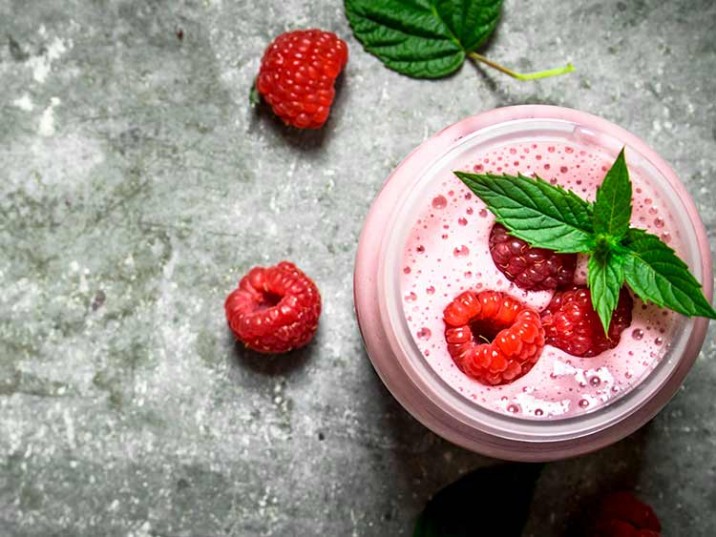 Himbeer-Chia-Smoothie mit Mandelmilch Himbeer-Chia-Smoothie mit Mandelmilch