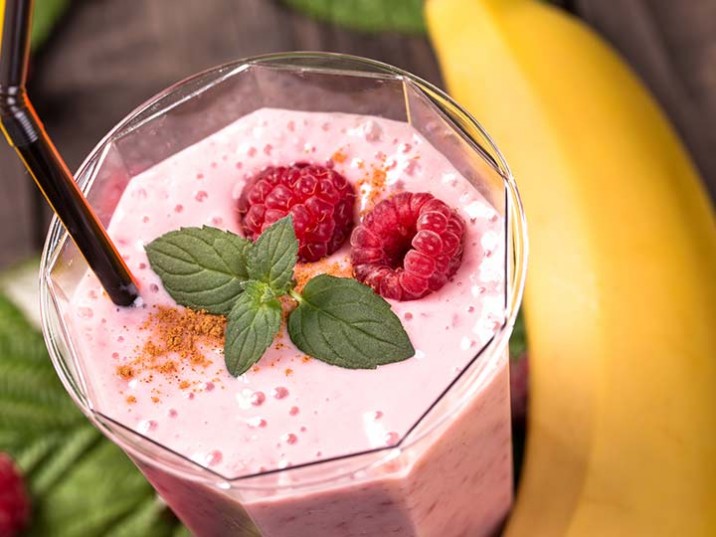 Himbeere-Banane-Kokos Smoothie Himbeere-Banane-Kokos Smoothie