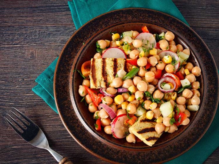 Kichererbsen Salat mit Halloumi Kichererbsen Salat mit Halloumi