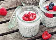 Kokos-Chia-Pudding mit Beeren