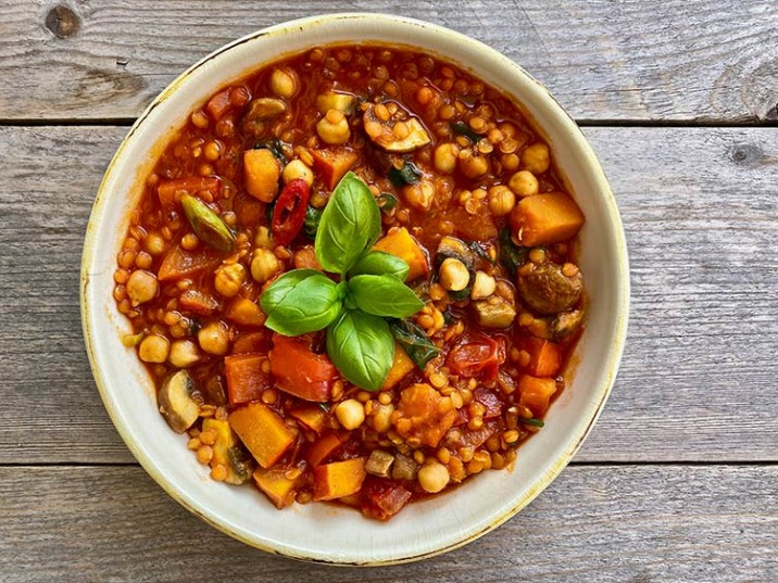 Kürbis Pfanne mit roten Linsen, Paprika und Spinat Kürbis Pfanne mit roten Linsen, Paprika und Spinat