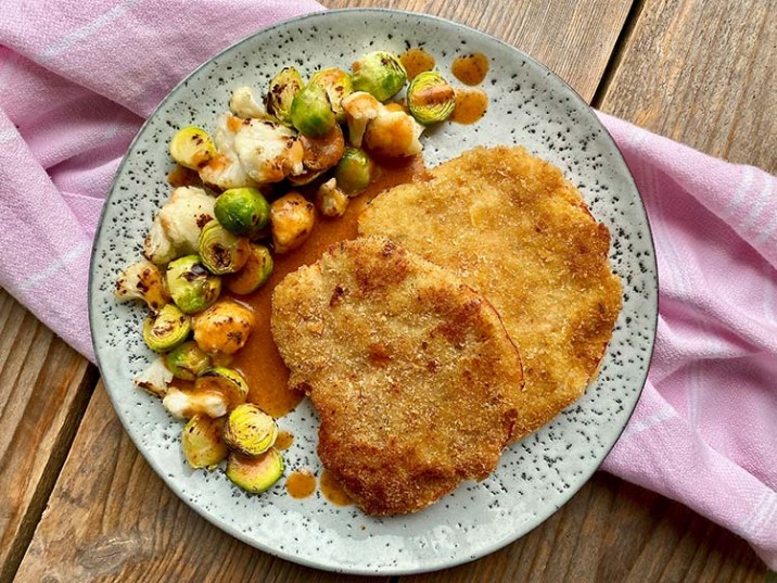 Kürbisschnitzel mit Kohlgemüse und Bratensauce