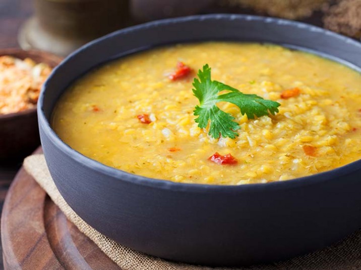 Gelbe Linsensuppe mit Chili, Ingwer und Kurkuma - lowcarbrezepte.org