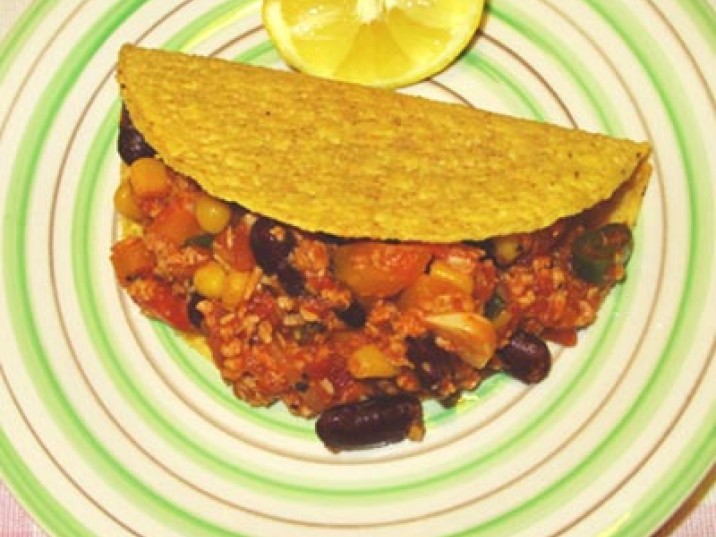Low Carb Hähnchen Chili Con Carne in Tacos Low Carb Hähnchen Chili Con Carne in Tacos