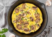 Low Carb Omelett mit Pilzen und Kräutern