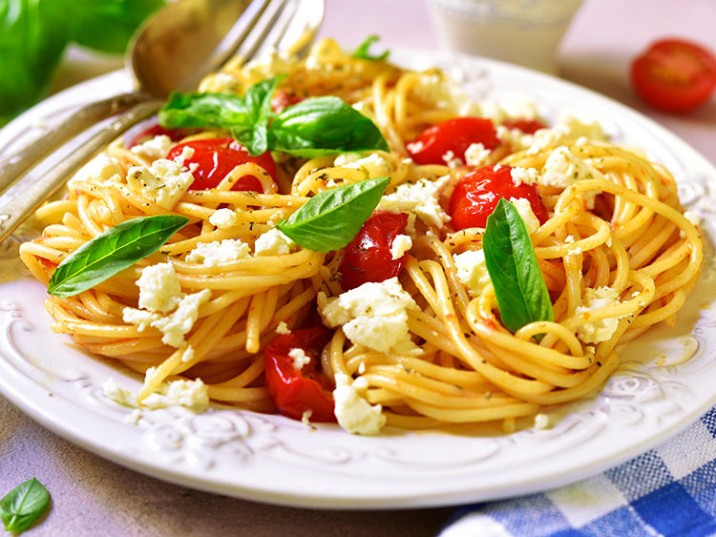 Low Carb Pasta mit Kirschtomaten und Feta Low Carb Pasta mit Kirschtomaten und Feta