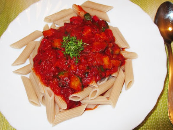 Low Carb Penne mit Tomaten-Zucchinisoße