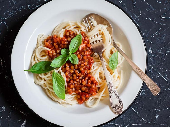 Low Carb Spaghetti mit Linsen-Tomaten Sauce