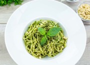 Low Carb Spaghetti mit selbstgemachtem Basilikum-Pesto