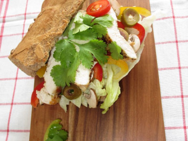 Low Carb Sub mit Guacamole und Huhn