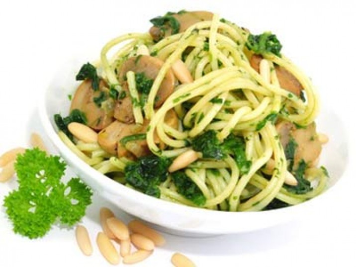 Low Carb Spaghetti mit Spinat-Pesto Low Carb Spaghetti mit Spinat-Pesto