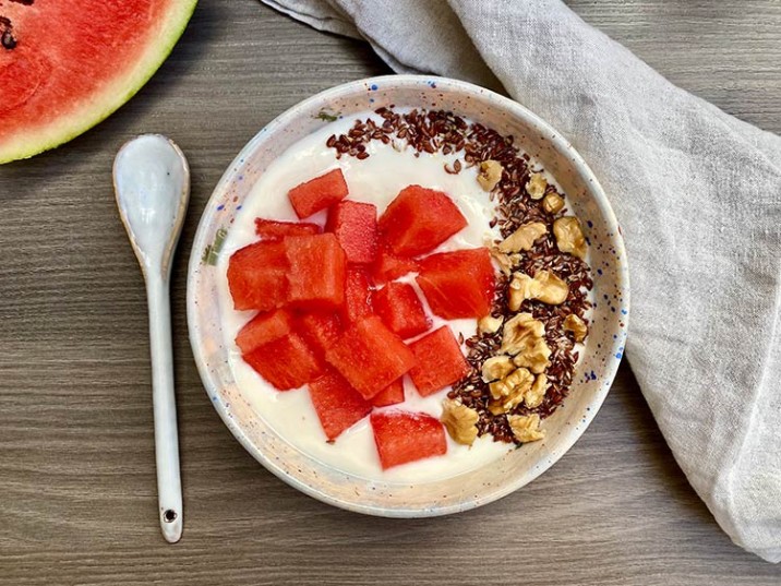 Melonenfrühstück mit Joghurt und Leinsamen Melonenfrühstück mit Joghurt und Leinsamen
