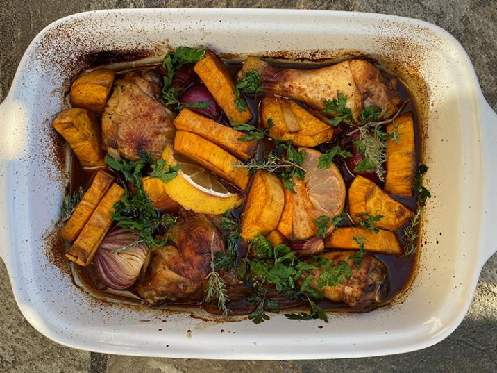 Ofenhähnchen mit Süßkartoffel und Zwiebeln Ofenhähnchen mit Süßkartoffel und Zwiebeln