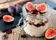 Porridge mit Cranberries und Feigen