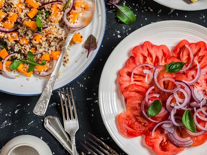 Quinoa-Kürbis-Salat mit Tomaten-Salat