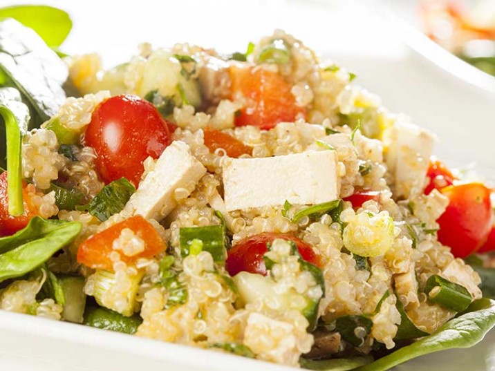 Quinoa mit Tofu und Gemüse