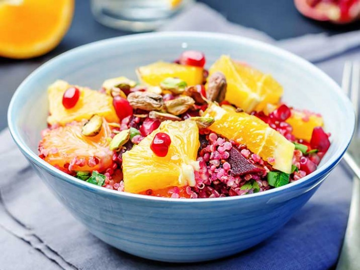 Quinoa Salat mit rote Bete, Granatapfel und Pistazien Quinoa Salat mit rote Bete, Granatapfel und Pistazien