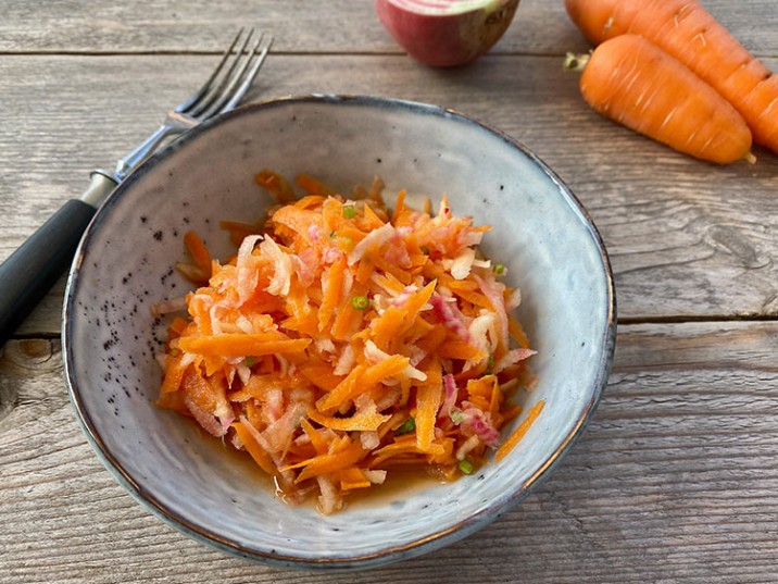 Rohkostsalat mit Möhre und roter Beete Rohkostsalat mit Möhre und roter Beete