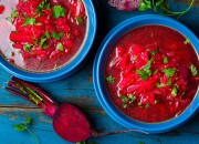 Rote Bete Suppe mit frischen Kräutern