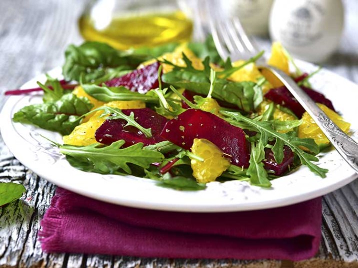 Rucola Salat mit Mangold, Rote Bete und Orangenfilets