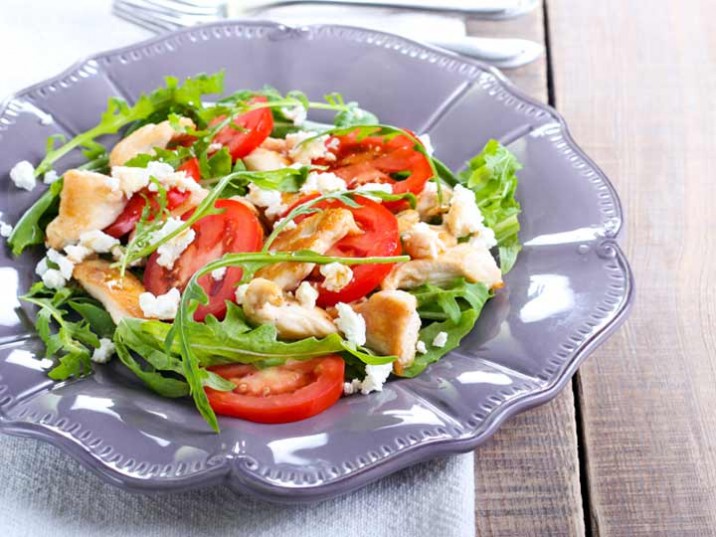 Rucola Tomaten Salat mit Putenbrustfilet Rucola Tomaten Salat mit Putenbrustfilet
