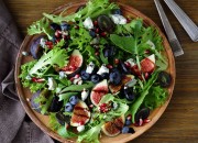 Salat mit Feigen und Gorgonzola